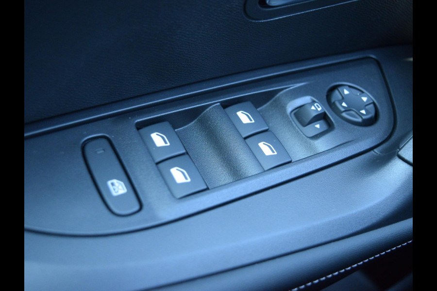 Peugeot 2008 1.2 Hybrid 145 Allure l Adaptief cruise control l Navigatie l 360 camera