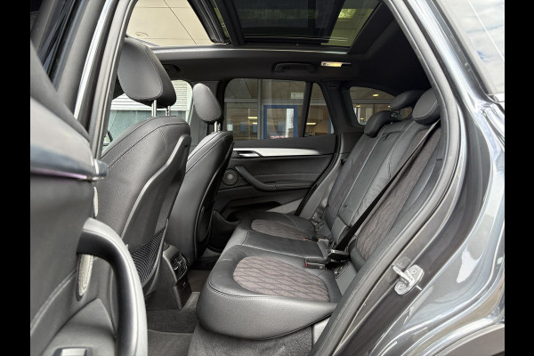 BMW X1 xDrive25e xLine | VOL! | Panoramadak | Harman Kardon | Adaptive Cruise | Keyless | Stoel & Stuurverwarming | Camera | 19 inch velgen | Elektrische achterklep | M stuurwiel |