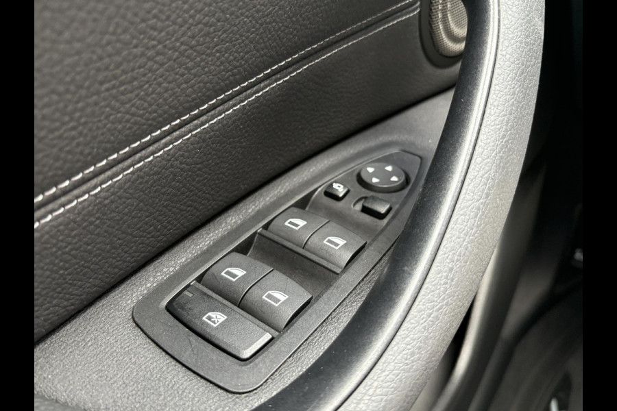 BMW X1 xDrive25e xLine | VOL! | Panoramadak | Harman Kardon | Adaptive Cruise | Keyless | Stoel & Stuurverwarming | Camera | 19 inch velgen | Elektrische achterklep | M stuurwiel |