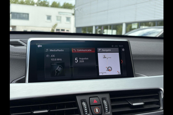 BMW X1 xDrive25e xLine | VOL! | Panoramadak | Harman Kardon | Adaptive Cruise | Keyless | Stoel & Stuurverwarming | Camera | 19 inch velgen | Elektrische achterklep | M stuurwiel |