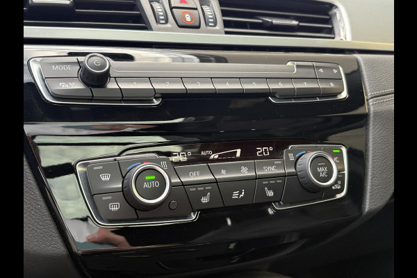 BMW X1 xDrive25e xLine | VOL! | Panoramadak | Harman Kardon | Adaptive Cruise | Keyless | Stoel & Stuurverwarming | Camera | 19 inch velgen | Elektrische achterklep | M stuurwiel |