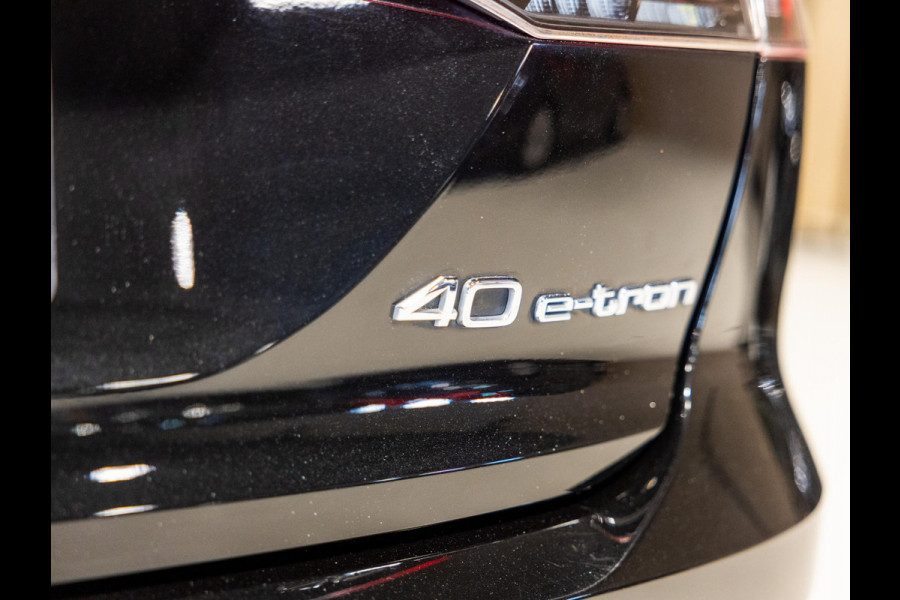 Audi Q4 e-tron 40 Launch edition S Competition 77 kWh 204pk / SoH 92,1 / Panorama dak / Sonos / Dodehoekdetectie / Trekhaak / Stoelverwarming / Apple carplay /