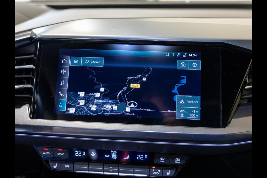Audi Q4 e-tron 40 Launch edition S Competition 77 kWh 204pk / SoH 92,1 / Panorama dak / Sonos / Dodehoekdetectie / Trekhaak / Stoelverwarming / Apple carplay /