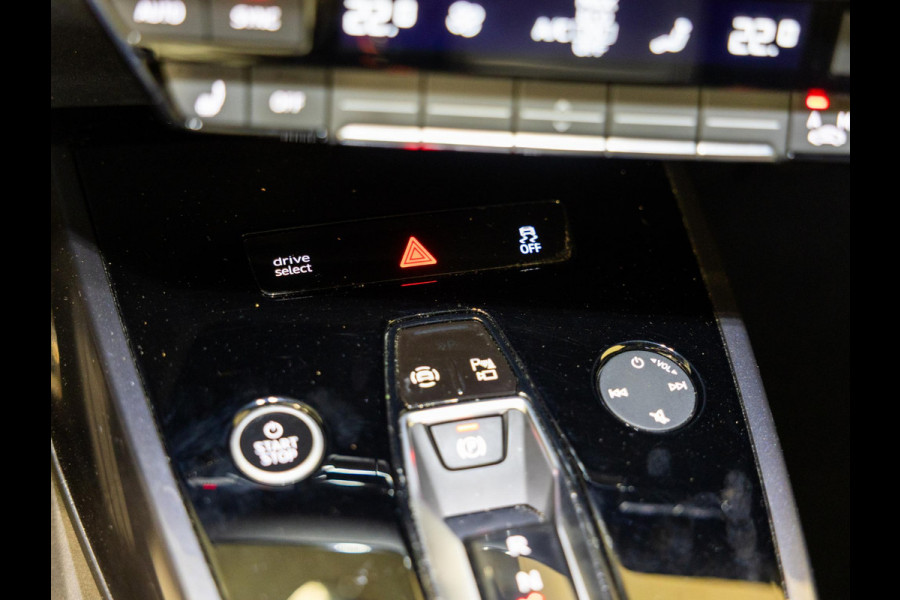 Audi Q4 e-tron 40 Launch edition S Competition 77 kWh 204pk / SoH 92,1 / Panorama dak / Sonos / Dodehoekdetectie / Trekhaak / Stoelverwarming / Apple carplay /