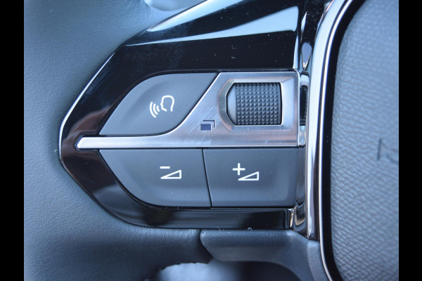 Peugeot 2008 1.2 Hybrid 145 Allure l  Adaptive cruise control l Navigatie l 360 camera