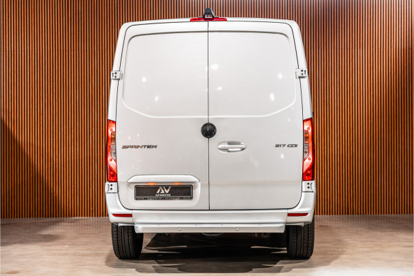 Mercedes-Benz Sprinter 317 1.9 CDI | ACC | LED Koplampen | Camera | Sortimo inrichting | Navigatie | CarPlay | Stoelverwarming | MBUX | Climate control | Stoel/Stoel | Dealer onderhouden | Nieuwe APK