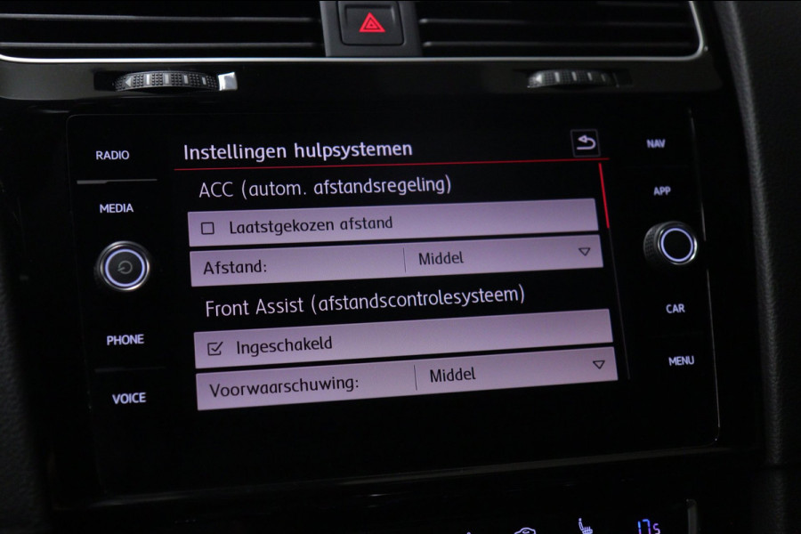 Volkswagen Golf 2.0 TSI GTI TCR /PANO/MILLTEK/CARPLAY/CARBON/KEYLESS/ACC/VOL