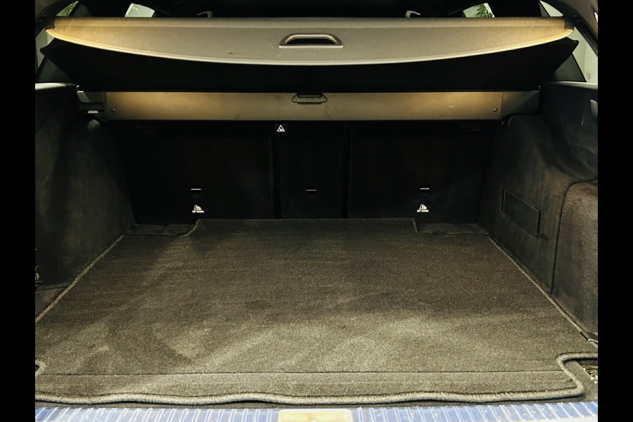 Mercedes-Benz E-Klasse 200 AMG Estate // Trekhaak // Leder // 360 Camera // Nightpakket // Sfeerverlichting // Keyless Entry // Alarm 3 // Dode hoek As