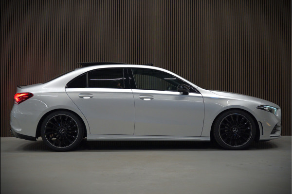 Mercedes-Benz A-Klasse 180 Business Solution AMG | Panoramadak | Stoelverwarming | Camera | Navigatie | Apple Carplay | Keyless | Cruise Control | DAB |