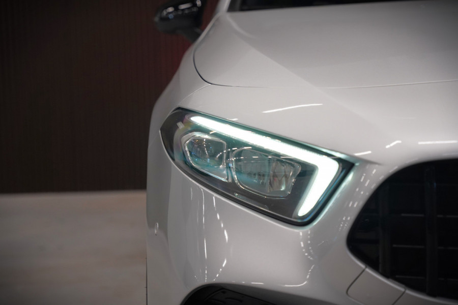 Mercedes-Benz A-Klasse 180 Business Solution AMG | Panoramadak | Stoelverwarming | Camera | Navigatie | Apple Carplay | Keyless | Cruise Control | DAB |