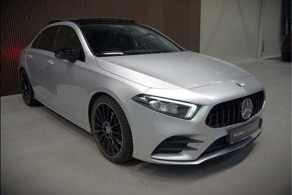 Mercedes-Benz A-Klasse 180 Business Solution AMG | Panoramadak | Stoelverwarming | Camera | Navigatie | Apple Carplay | Keyless | Cruise Control | DAB |