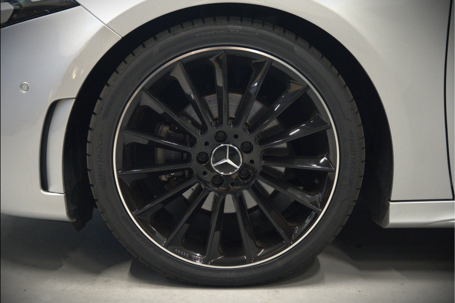 Mercedes-Benz A-Klasse 180 Business Solution AMG | Panoramadak | Stoelverwarming | Camera | Navigatie | Apple Carplay | Keyless | Cruise Control | DAB |