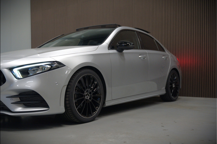 Mercedes-Benz A-Klasse 180 Business Solution AMG | Panoramadak | Stoelverwarming | Camera | Navigatie | Apple Carplay | Keyless | Cruise Control | DAB |