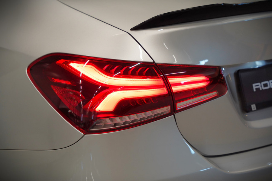 Mercedes-Benz A-Klasse 180 Business Solution AMG | Panoramadak | Stoelverwarming | Camera | Navigatie | Apple Carplay | Keyless | Cruise Control | DAB |