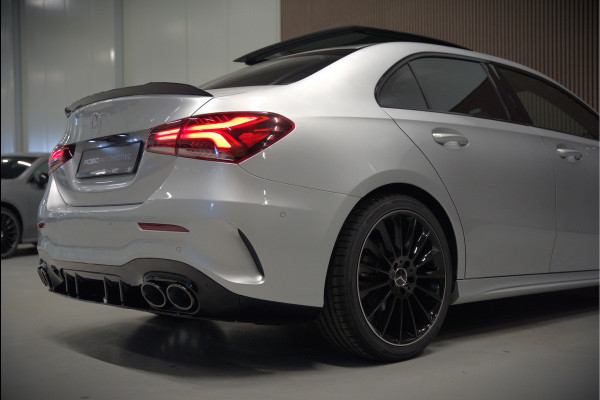 Mercedes-Benz A-Klasse 180 Business Solution AMG | Panoramadak | Stoelverwarming | Camera | Navigatie | Apple Carplay | Keyless | Cruise Control | DAB |