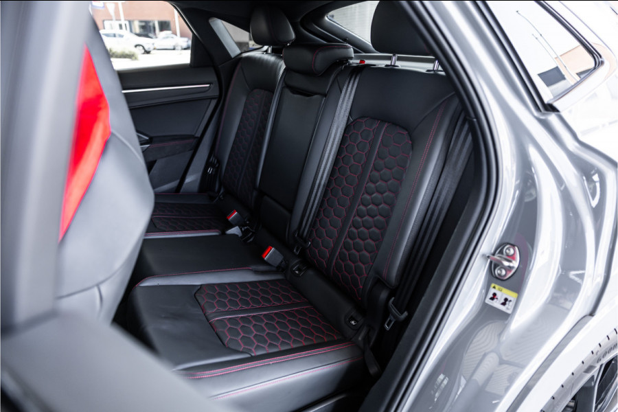Audi RSQ3 2.5 TFSI 400 PK Sportback | Panorama | B&O 3D | Matrix | ACC | DCC Memory | RS Zetels | Sportuitlaat | Keramische coating | Sfeerverlichting | Dealer onderhouden | Nieuwe remmen rondom