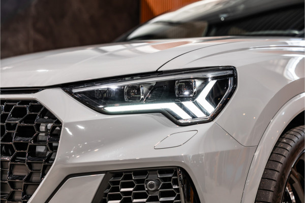 Audi RSQ3 2.5 TFSI 400 PK Sportback | Panorama | B&O 3D | Matrix | ACC | DCC Memory | RS Zetels | Sportuitlaat | Keramische coating | Sfeerverlichting | Dealer onderhouden | Nieuwe remmen rondom