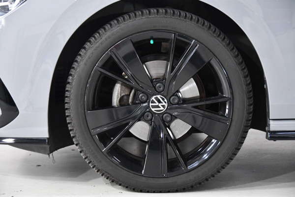 Volkswagen Golf 1.5 eTSI R-Line Pano, Sfeer, AppleCarplay