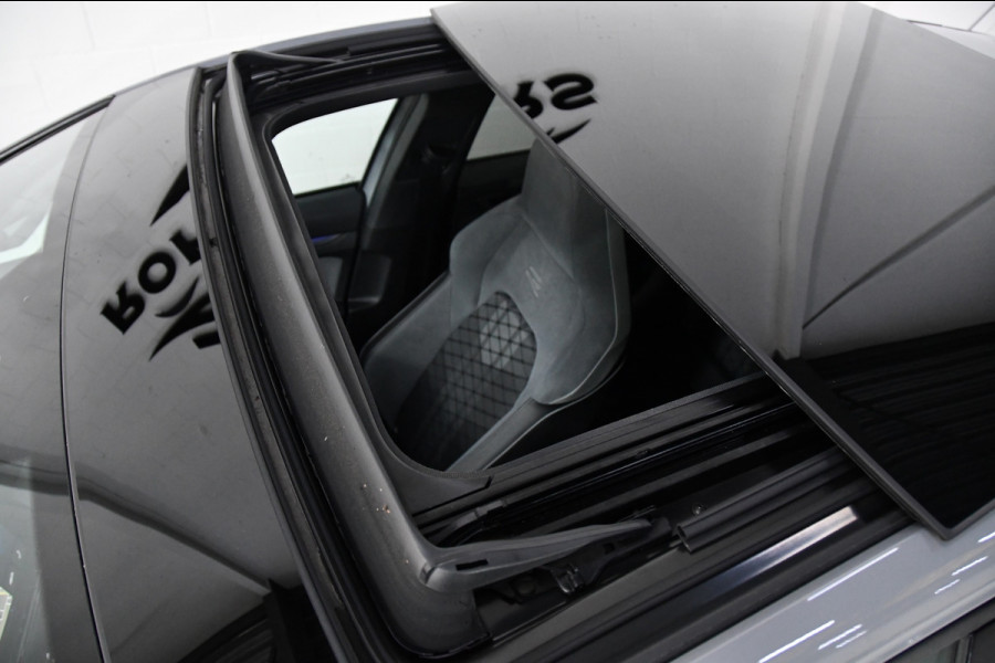 Volkswagen Golf 1.5 eTSI R-Line Pano, Sfeer, AppleCarplay