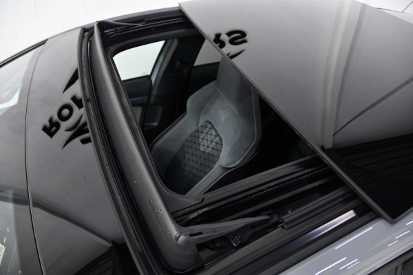 Volkswagen Golf 1.5 eTSI R-Line Pano, Sfeer, AppleCarplay