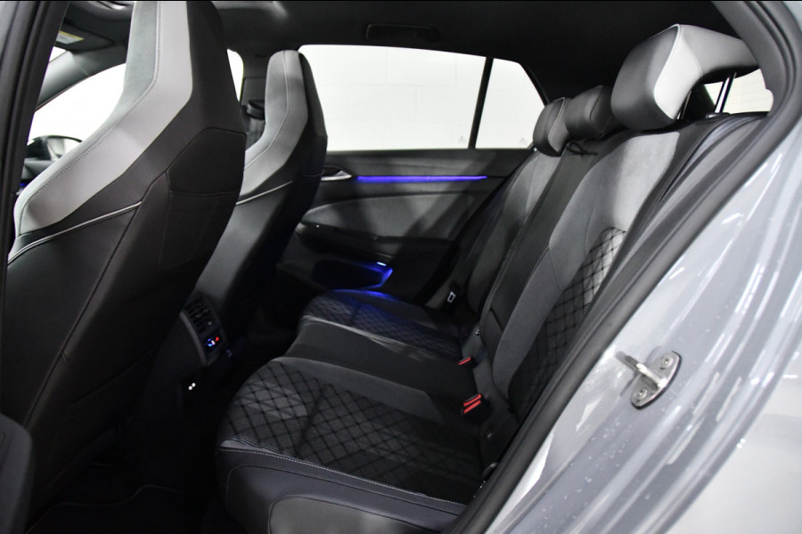 Volkswagen Golf 1.5 eTSI R-Line Pano, Sfeer, AppleCarplay