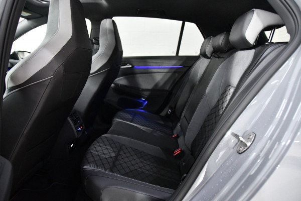 Volkswagen Golf 1.5 eTSI R-Line Pano, Sfeer, AppleCarplay