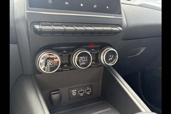Renault Captur 1.6 E-Tech PHEV 160pk Intens | Trekhaak | Stoelverwarming | 18 Inch | Dodehoeksensoren | Camera | Climate Control |