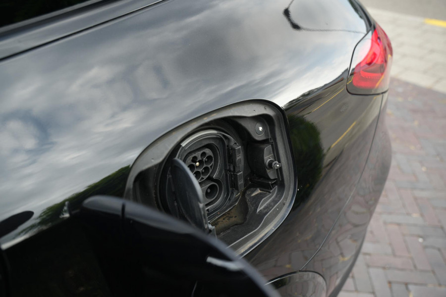 Mercedes-Benz GLC 400e 4MATIC AMG Line Panoramadak Burmester HeadUp Keyless Leer