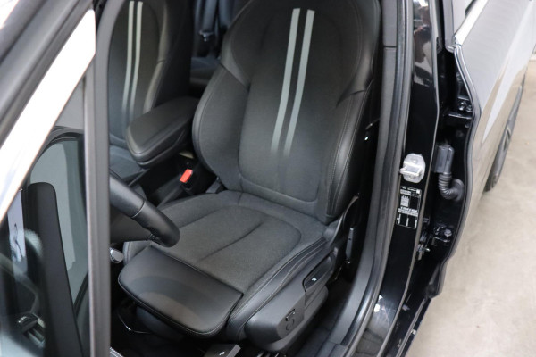 BMW 2 Serie Active Tourer 218i Executive Sport Line Automaat / Navigatiesysteem / Trekhaak / Sportstoelen / Climate Control / 16 Inch / LED / Parkeersensoren / Hifi / Cruise Control / Lichtpakket / Chrome Line