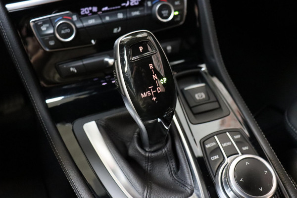 BMW 2 Serie Active Tourer 218i Executive Sport Line Automaat / Navigatiesysteem / Trekhaak / Sportstoelen / Climate Control / 16 Inch / LED / Parkeersensoren / Hifi / Cruise Control / Lichtpakket / Chrome Line