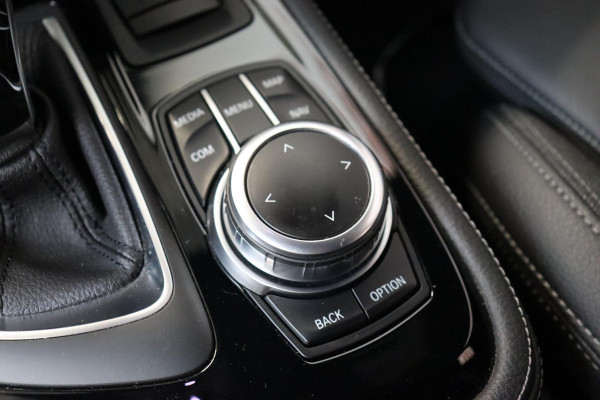 BMW 2 Serie Active Tourer 218i Executive Sport Line Automaat / Navigatiesysteem / Trekhaak / Sportstoelen / Climate Control / 16 Inch / LED / Parkeersensoren / Hifi / Cruise Control / Lichtpakket / Chrome Line