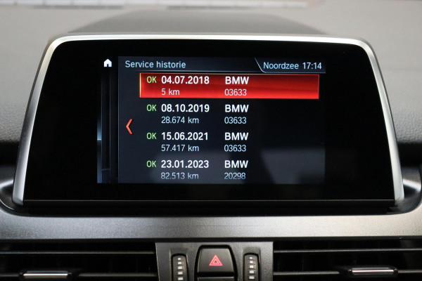 BMW 2 Serie Active Tourer 218i Executive Sport Line Automaat / Navigatiesysteem / Trekhaak / Sportstoelen / Climate Control / 16 Inch / LED / Parkeersensoren / Hifi / Cruise Control / Lichtpakket / Chrome Line