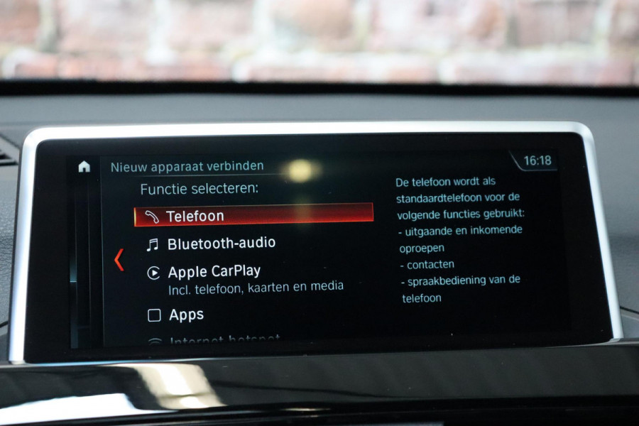 BMW X1 sDrive20i High Executive xLine Automaat / Navigatiesysteem Plus / Leder / Trekhaak / Panoramadak / 18 Inch / Extra Getint Glas / Stoelverwarming / Achteruitrijcamera / Climate Control / Head-Up Display / LED / Hifi / Sportstoelen / DAB / Lichtpakket / Parkeersensoren