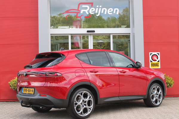 Alfa Romeo Tonale 1.3T PHEV 280PK EDIZIONE BUSINESS | AFNEEMBARE TREKHAAK | ALL SEASON BANDEN | PREMIUM PACK: LEDEREN BEKLEDING/GEVENTILEERDE VOORSTOELEN/4-VOUDIG ELEKTRISCH VERSTELBARE LENDESTEUN VOORSTOELEN/HOOGGLANS ZWARTE RAAMOMLIJSTING/AMBIENT LIGHTING | TECHNOLOGY PACK: PAARKEERWAARSCHUWING VOOR ACHTER ZIJKANT/AUTOMATISCHE INPARKEERHULP MET EXIT ASSIST/360° CAMERA/AUTONOMOUS DRIVING LEVEL 2 MET O.A. ADAPTIVE CRUISE CONTROL/BLIND SPOT DETECTION/AUTOMATISCH DIMMENDE BUITENSPIEGELS/ELEKTRISCH BEDIENBARE ACHTERKLEP/DRAADLOZE TELEFOONLADER | WINTERPACK: STOELVERWARMING VOOR/STUURVERWAR