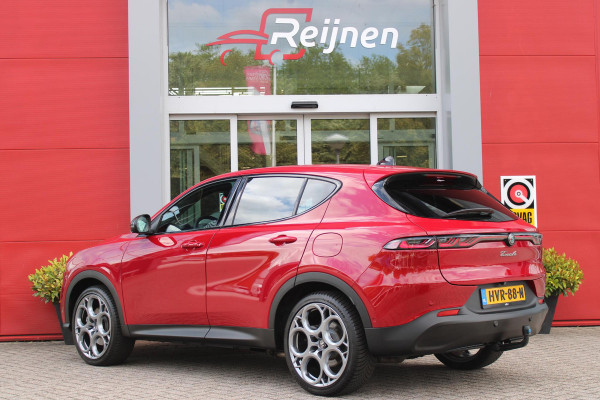 Alfa Romeo Tonale 1.3T PHEV 280PK EDIZIONE BUSINESS | AFNEEMBARE TREKHAAK | ALL SEASON BANDEN | PREMIUM PACK: LEDEREN BEKLEDING/GEVENTILEERDE VOORSTOELEN/4-VOUDIG ELEKTRISCH VERSTELBARE LENDESTEUN VOORSTOELEN/HOOGGLANS ZWARTE RAAMOMLIJSTING/AMBIENT LIGHTING | TECHNOLOGY PACK: PAARKEERWAARSCHUWING VOOR ACHTER ZIJKANT/AUTOMATISCHE INPARKEERHULP MET EXIT ASSIST/360° CAMERA/AUTONOMOUS DRIVING LEVEL 2 MET O.A. ADAPTIVE CRUISE CONTROL/BLIND SPOT DETECTION/AUTOMATISCH DIMMENDE BUITENSPIEGELS/ELEKTRISCH BEDIENBARE ACHTERKLEP/DRAADLOZE TELEFOONLADER | WINTERPACK: STOELVERWARMING VOOR/STUURVERWAR