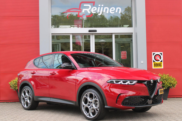 Alfa Romeo Tonale 1.3T PHEV 280PK EDIZIONE BUSINESS | AFNEEMBARE TREKHAAK | ALL SEASON BANDEN | PREMIUM PACK: LEDEREN BEKLEDING/GEVENTILEERDE VOORSTOELEN/4-VOUDIG ELEKTRISCH VERSTELBARE LENDESTEUN VOORSTOELEN/HOOGGLANS ZWARTE RAAMOMLIJSTING/AMBIENT LIGHTING | TECHNOLOGY PACK: PAARKEERWAARSCHUWING VOOR ACHTER ZIJKANT/AUTOMATISCHE INPARKEERHULP MET EXIT ASSIST/360° CAMERA/AUTONOMOUS DRIVING LEVEL 2 MET O.A. ADAPTIVE CRUISE CONTROL/BLIND SPOT DETECTION/AUTOMATISCH DIMMENDE BUITENSPIEGELS/ELEKTRISCH BEDIENBARE ACHTERKLEP/DRAADLOZE TELEFOONLADER | WINTERPACK: STOELVERWARMING VOOR/STUURVERWAR