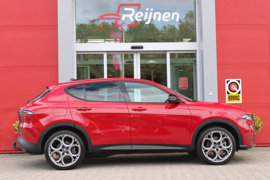 Alfa Romeo Tonale 1.3T PHEV 280PK EDIZIONE BUSINESS | AFNEEMBARE TREKHAAK | ALL SEASON BANDEN | PREMIUM PACK: LEDEREN BEKLEDING/GEVENTILEERDE VOORSTOELEN/4-VOUDIG ELEKTRISCH VERSTELBARE LENDESTEUN VOORSTOELEN/HOOGGLANS ZWARTE RAAMOMLIJSTING/AMBIENT LIGHTING | TECHNOLOGY PACK: PAARKEERWAARSCHUWING VOOR ACHTER ZIJKANT/AUTOMATISCHE INPARKEERHULP MET EXIT ASSIST/360° CAMERA/AUTONOMOUS DRIVING LEVEL 2 MET O.A. ADAPTIVE CRUISE CONTROL/BLIND SPOT DETECTION/AUTOMATISCH DIMMENDE BUITENSPIEGELS/ELEKTRISCH BEDIENBARE ACHTERKLEP/DRAADLOZE TELEFOONLADER | WINTERPACK: STOELVERWARMING VOOR/STUURVERWAR