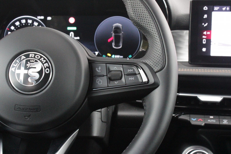 Alfa Romeo Tonale 1.3T PHEV 280PK EDIZIONE BUSINESS | AFNEEMBARE TREKHAAK | ALL SEASON BANDEN | PREMIUM PACK: LEDEREN BEKLEDING/GEVENTILEERDE VOORSTOELEN/4-VOUDIG ELEKTRISCH VERSTELBARE LENDESTEUN VOORSTOELEN/HOOGGLANS ZWARTE RAAMOMLIJSTING/AMBIENT LIGHTING | TECHNOLOGY PACK: PAARKEERWAARSCHUWING VOOR ACHTER ZIJKANT/AUTOMATISCHE INPARKEERHULP MET EXIT ASSIST/360° CAMERA/AUTONOMOUS DRIVING LEVEL 2 MET O.A. ADAPTIVE CRUISE CONTROL/BLIND SPOT DETECTION/AUTOMATISCH DIMMENDE BUITENSPIEGELS/ELEKTRISCH BEDIENBARE ACHTERKLEP/DRAADLOZE TELEFOONLADER | WINTERPACK: STOELVERWARMING VOOR/STUURVERWAR