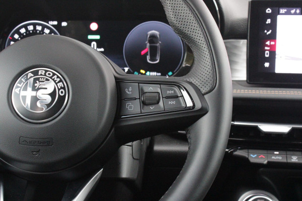 Alfa Romeo Tonale 1.3T PHEV 280PK EDIZIONE BUSINESS | AFNEEMBARE TREKHAAK | ALL SEASON BANDEN | PREMIUM PACK: LEDEREN BEKLEDING/GEVENTILEERDE VOORSTOELEN/4-VOUDIG ELEKTRISCH VERSTELBARE LENDESTEUN VOORSTOELEN/HOOGGLANS ZWARTE RAAMOMLIJSTING/AMBIENT LIGHTING | TECHNOLOGY PACK: PAARKEERWAARSCHUWING VOOR ACHTER ZIJKANT/AUTOMATISCHE INPARKEERHULP MET EXIT ASSIST/360° CAMERA/AUTONOMOUS DRIVING LEVEL 2 MET O.A. ADAPTIVE CRUISE CONTROL/BLIND SPOT DETECTION/AUTOMATISCH DIMMENDE BUITENSPIEGELS/ELEKTRISCH BEDIENBARE ACHTERKLEP/DRAADLOZE TELEFOONLADER | WINTERPACK: STOELVERWARMING VOOR/STUURVERWAR