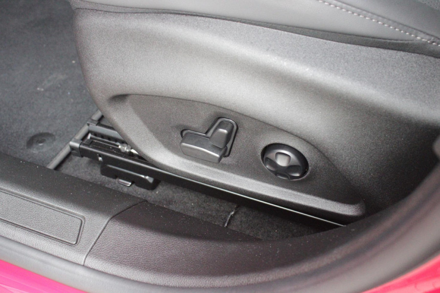 Alfa Romeo Tonale 1.3T PHEV 280PK EDIZIONE BUSINESS | AFNEEMBARE TREKHAAK | ALL SEASON BANDEN | PREMIUM PACK: LEDEREN BEKLEDING/GEVENTILEERDE VOORSTOELEN/4-VOUDIG ELEKTRISCH VERSTELBARE LENDESTEUN VOORSTOELEN/HOOGGLANS ZWARTE RAAMOMLIJSTING/AMBIENT LIGHTING | TECHNOLOGY PACK: PAARKEERWAARSCHUWING VOOR ACHTER ZIJKANT/AUTOMATISCHE INPARKEERHULP MET EXIT ASSIST/360° CAMERA/AUTONOMOUS DRIVING LEVEL 2 MET O.A. ADAPTIVE CRUISE CONTROL/BLIND SPOT DETECTION/AUTOMATISCH DIMMENDE BUITENSPIEGELS/ELEKTRISCH BEDIENBARE ACHTERKLEP/DRAADLOZE TELEFOONLADER | WINTERPACK: STOELVERWARMING VOOR/STUURVERWAR