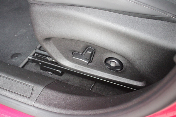 Alfa Romeo Tonale 1.3T PHEV 280PK EDIZIONE BUSINESS | AFNEEMBARE TREKHAAK | ALL SEASON BANDEN | PREMIUM PACK: LEDEREN BEKLEDING/GEVENTILEERDE VOORSTOELEN/4-VOUDIG ELEKTRISCH VERSTELBARE LENDESTEUN VOORSTOELEN/HOOGGLANS ZWARTE RAAMOMLIJSTING/AMBIENT LIGHTING | TECHNOLOGY PACK: PAARKEERWAARSCHUWING VOOR ACHTER ZIJKANT/AUTOMATISCHE INPARKEERHULP MET EXIT ASSIST/360° CAMERA/AUTONOMOUS DRIVING LEVEL 2 MET O.A. ADAPTIVE CRUISE CONTROL/BLIND SPOT DETECTION/AUTOMATISCH DIMMENDE BUITENSPIEGELS/ELEKTRISCH BEDIENBARE ACHTERKLEP/DRAADLOZE TELEFOONLADER | WINTERPACK: STOELVERWARMING VOOR/STUURVERWAR
