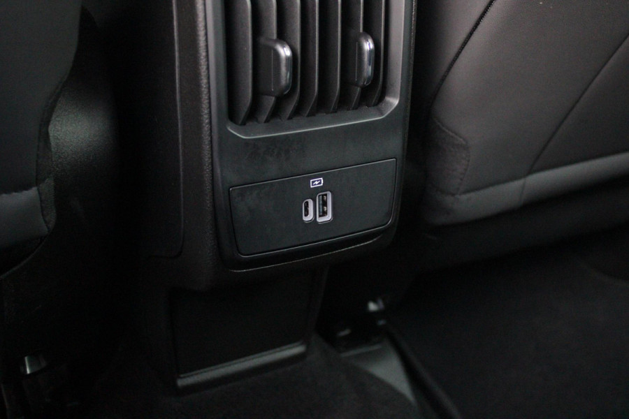 Alfa Romeo Tonale 1.3T PHEV 280PK EDIZIONE BUSINESS | AFNEEMBARE TREKHAAK | ALL SEASON BANDEN | PREMIUM PACK: LEDEREN BEKLEDING/GEVENTILEERDE VOORSTOELEN/4-VOUDIG ELEKTRISCH VERSTELBARE LENDESTEUN VOORSTOELEN/HOOGGLANS ZWARTE RAAMOMLIJSTING/AMBIENT LIGHTING | TECHNOLOGY PACK: PAARKEERWAARSCHUWING VOOR ACHTER ZIJKANT/AUTOMATISCHE INPARKEERHULP MET EXIT ASSIST/360° CAMERA/AUTONOMOUS DRIVING LEVEL 2 MET O.A. ADAPTIVE CRUISE CONTROL/BLIND SPOT DETECTION/AUTOMATISCH DIMMENDE BUITENSPIEGELS/ELEKTRISCH BEDIENBARE ACHTERKLEP/DRAADLOZE TELEFOONLADER | WINTERPACK: STOELVERWARMING VOOR/STUURVERWAR