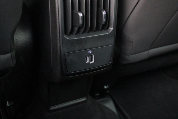 Alfa Romeo Tonale 1.3T PHEV 280PK EDIZIONE BUSINESS | AFNEEMBARE TREKHAAK | ALL SEASON BANDEN | PREMIUM PACK: LEDEREN BEKLEDING/GEVENTILEERDE VOORSTOELEN/4-VOUDIG ELEKTRISCH VERSTELBARE LENDESTEUN VOORSTOELEN/HOOGGLANS ZWARTE RAAMOMLIJSTING/AMBIENT LIGHTING | TECHNOLOGY PACK: PAARKEERWAARSCHUWING VOOR ACHTER ZIJKANT/AUTOMATISCHE INPARKEERHULP MET EXIT ASSIST/360° CAMERA/AUTONOMOUS DRIVING LEVEL 2 MET O.A. ADAPTIVE CRUISE CONTROL/BLIND SPOT DETECTION/AUTOMATISCH DIMMENDE BUITENSPIEGELS/ELEKTRISCH BEDIENBARE ACHTERKLEP/DRAADLOZE TELEFOONLADER | WINTERPACK: STOELVERWARMING VOOR/STUURVERWAR