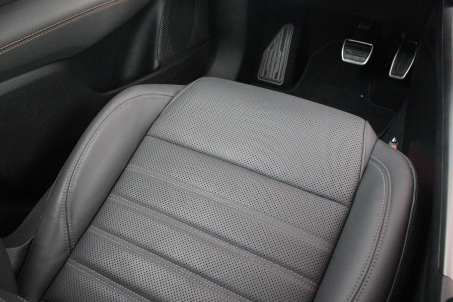 Alfa Romeo Tonale 1.3T PHEV 280PK EDIZIONE BUSINESS | AFNEEMBARE TREKHAAK | ALL SEASON BANDEN | PREMIUM PACK: LEDEREN BEKLEDING/GEVENTILEERDE VOORSTOELEN/4-VOUDIG ELEKTRISCH VERSTELBARE LENDESTEUN VOORSTOELEN/HOOGGLANS ZWARTE RAAMOMLIJSTING/AMBIENT LIGHTING | TECHNOLOGY PACK: PAARKEERWAARSCHUWING VOOR ACHTER ZIJKANT/AUTOMATISCHE INPARKEERHULP MET EXIT ASSIST/360° CAMERA/AUTONOMOUS DRIVING LEVEL 2 MET O.A. ADAPTIVE CRUISE CONTROL/BLIND SPOT DETECTION/AUTOMATISCH DIMMENDE BUITENSPIEGELS/ELEKTRISCH BEDIENBARE ACHTERKLEP/DRAADLOZE TELEFOONLADER | WINTERPACK: STOELVERWARMING VOOR/STUURVERWAR