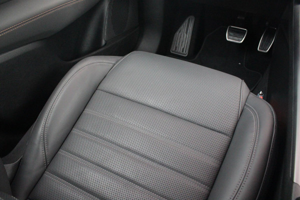 Alfa Romeo Tonale 1.3T PHEV 280PK EDIZIONE BUSINESS | AFNEEMBARE TREKHAAK | ALL SEASON BANDEN | PREMIUM PACK: LEDEREN BEKLEDING/GEVENTILEERDE VOORSTOELEN/4-VOUDIG ELEKTRISCH VERSTELBARE LENDESTEUN VOORSTOELEN/HOOGGLANS ZWARTE RAAMOMLIJSTING/AMBIENT LIGHTING | TECHNOLOGY PACK: PAARKEERWAARSCHUWING VOOR ACHTER ZIJKANT/AUTOMATISCHE INPARKEERHULP MET EXIT ASSIST/360° CAMERA/AUTONOMOUS DRIVING LEVEL 2 MET O.A. ADAPTIVE CRUISE CONTROL/BLIND SPOT DETECTION/AUTOMATISCH DIMMENDE BUITENSPIEGELS/ELEKTRISCH BEDIENBARE ACHTERKLEP/DRAADLOZE TELEFOONLADER | WINTERPACK: STOELVERWARMING VOOR/STUURVERWAR