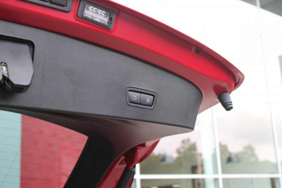 Alfa Romeo Tonale 1.3T PHEV 280PK EDIZIONE BUSINESS | AFNEEMBARE TREKHAAK | ALL SEASON BANDEN | PREMIUM PACK: LEDEREN BEKLEDING/GEVENTILEERDE VOORSTOELEN/4-VOUDIG ELEKTRISCH VERSTELBARE LENDESTEUN VOORSTOELEN/HOOGGLANS ZWARTE RAAMOMLIJSTING/AMBIENT LIGHTING | TECHNOLOGY PACK: PAARKEERWAARSCHUWING VOOR ACHTER ZIJKANT/AUTOMATISCHE INPARKEERHULP MET EXIT ASSIST/360° CAMERA/AUTONOMOUS DRIVING LEVEL 2 MET O.A. ADAPTIVE CRUISE CONTROL/BLIND SPOT DETECTION/AUTOMATISCH DIMMENDE BUITENSPIEGELS/ELEKTRISCH BEDIENBARE ACHTERKLEP/DRAADLOZE TELEFOONLADER | WINTERPACK: STOELVERWARMING VOOR/STUURVERWAR