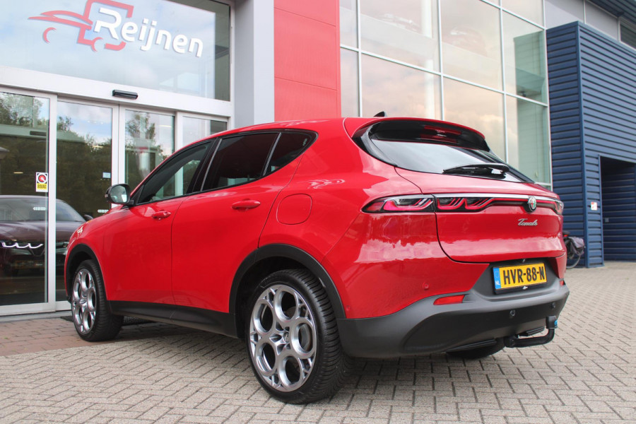 Alfa Romeo Tonale 1.3T PHEV 280PK EDIZIONE BUSINESS | AFNEEMBARE TREKHAAK | ALL SEASON BANDEN | PREMIUM PACK: LEDEREN BEKLEDING/GEVENTILEERDE VOORSTOELEN/4-VOUDIG ELEKTRISCH VERSTELBARE LENDESTEUN VOORSTOELEN/HOOGGLANS ZWARTE RAAMOMLIJSTING/AMBIENT LIGHTING | TECHNOLOGY PACK: PAARKEERWAARSCHUWING VOOR ACHTER ZIJKANT/AUTOMATISCHE INPARKEERHULP MET EXIT ASSIST/360° CAMERA/AUTONOMOUS DRIVING LEVEL 2 MET O.A. ADAPTIVE CRUISE CONTROL/BLIND SPOT DETECTION/AUTOMATISCH DIMMENDE BUITENSPIEGELS/ELEKTRISCH BEDIENBARE ACHTERKLEP/DRAADLOZE TELEFOONLADER | WINTERPACK: STOELVERWARMING VOOR/STUURVERWAR