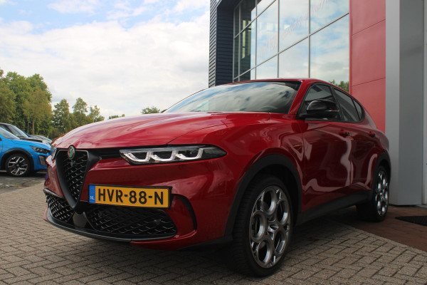 Alfa Romeo Tonale 1.3T PHEV 280PK EDIZIONE BUSINESS | AFNEEMBARE TREKHAAK | ALL SEASON BANDEN | PREMIUM PACK: LEDEREN BEKLEDING/GEVENTILEERDE VOORSTOELEN/4-VOUDIG ELEKTRISCH VERSTELBARE LENDESTEUN VOORSTOELEN/HOOGGLANS ZWARTE RAAMOMLIJSTING/AMBIENT LIGHTING | TECHNOLOGY PACK: PAARKEERWAARSCHUWING VOOR ACHTER ZIJKANT/AUTOMATISCHE INPARKEERHULP MET EXIT ASSIST/360° CAMERA/AUTONOMOUS DRIVING LEVEL 2 MET O.A. ADAPTIVE CRUISE CONTROL/BLIND SPOT DETECTION/AUTOMATISCH DIMMENDE BUITENSPIEGELS/ELEKTRISCH BEDIENBARE ACHTERKLEP/DRAADLOZE TELEFOONLADER | WINTERPACK: STOELVERWARMING VOOR/STUURVERWAR