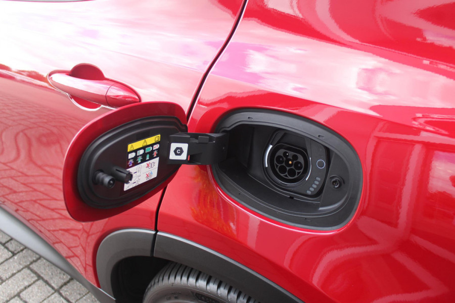 Alfa Romeo Tonale 1.3T PHEV 280PK EDIZIONE BUSINESS | AFNEEMBARE TREKHAAK | ALL SEASON BANDEN | PREMIUM PACK: LEDEREN BEKLEDING/GEVENTILEERDE VOORSTOELEN/4-VOUDIG ELEKTRISCH VERSTELBARE LENDESTEUN VOORSTOELEN/HOOGGLANS ZWARTE RAAMOMLIJSTING/AMBIENT LIGHTING | TECHNOLOGY PACK: PAARKEERWAARSCHUWING VOOR ACHTER ZIJKANT/AUTOMATISCHE INPARKEERHULP MET EXIT ASSIST/360° CAMERA/AUTONOMOUS DRIVING LEVEL 2 MET O.A. ADAPTIVE CRUISE CONTROL/BLIND SPOT DETECTION/AUTOMATISCH DIMMENDE BUITENSPIEGELS/ELEKTRISCH BEDIENBARE ACHTERKLEP/DRAADLOZE TELEFOONLADER | WINTERPACK: STOELVERWARMING VOOR/STUURVERWAR