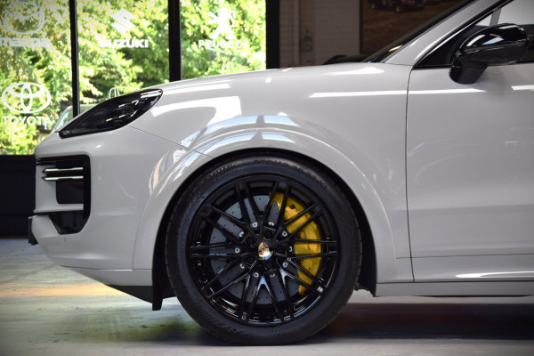 Porsche Cayenne Coupé 4.0 Turbo V8 E-Hybrid Panoramadak|Keramisch|My 2024|Nwp.244000|Org.NL|1e Eig.|739pk!!|BTW